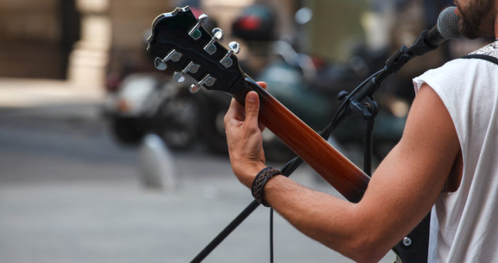 Folk singer-songwriter